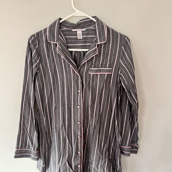 Victoria’s Secret gray, white and pink nightshirt - Picture 5 of 7